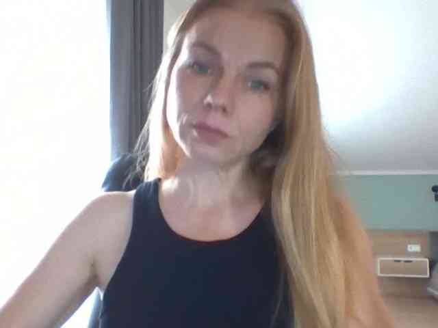 BlondaTina webcam
