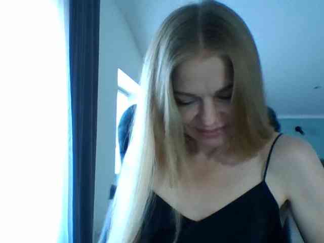 BlondaTina webcam