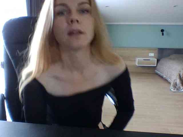 BlondaTina webcam