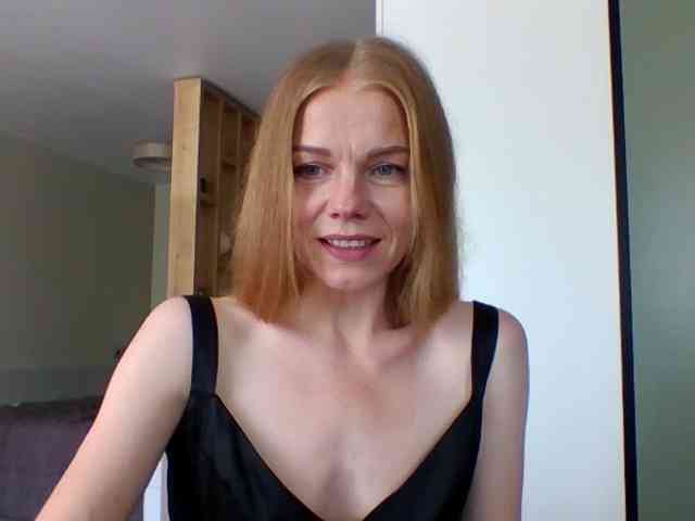 BlondaTina webcam