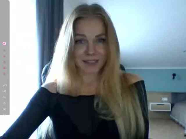 BlondaTina webcam