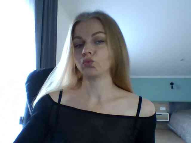 BlondaTina webcam