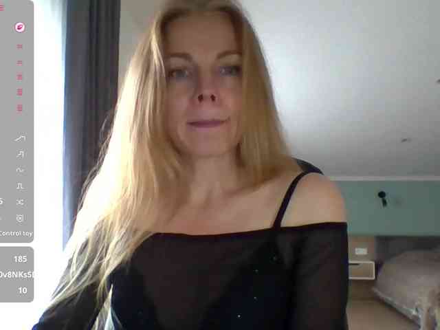 BlondaTina webcam