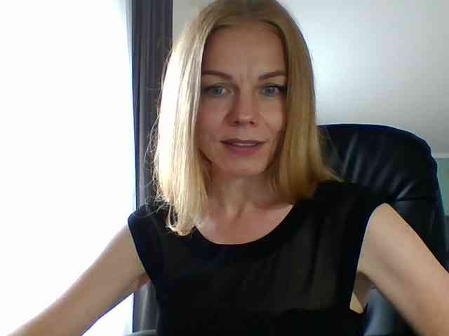 BlondaTina webcam