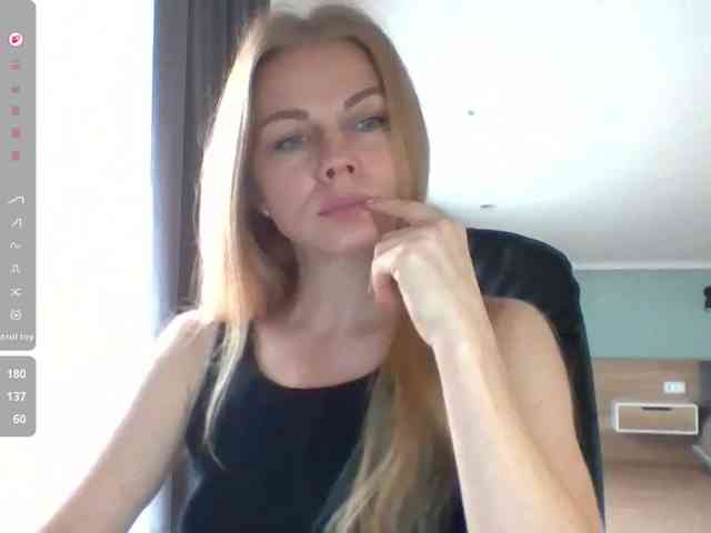 BlondaTina webcam