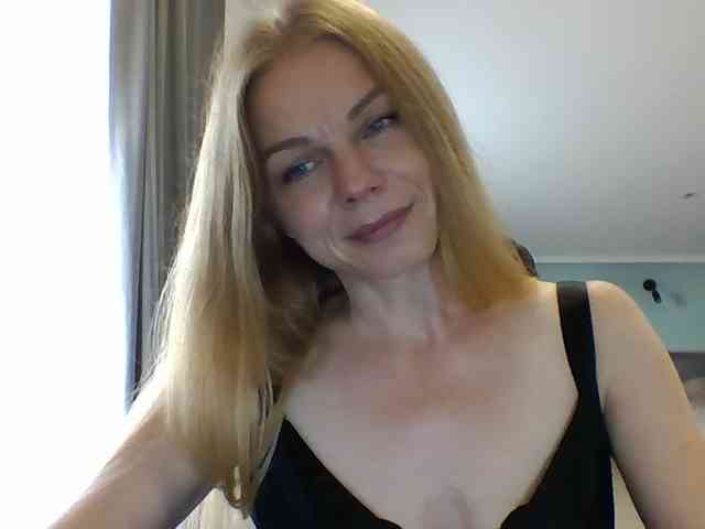 BlondaTina webcam