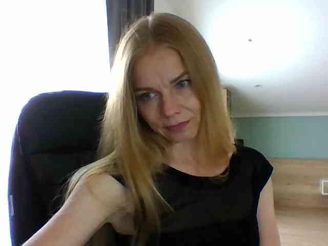 BlondaTina webcam