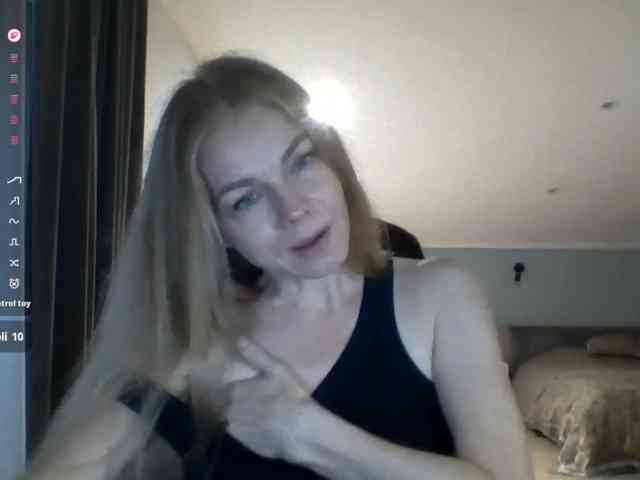 BlondaTina webcam