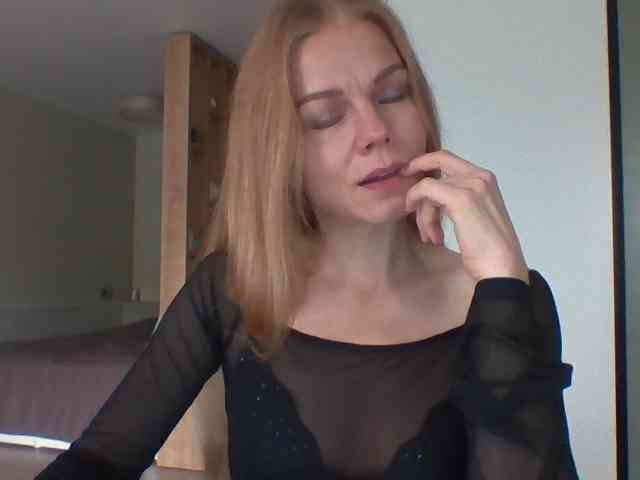BlondaTina webcam
