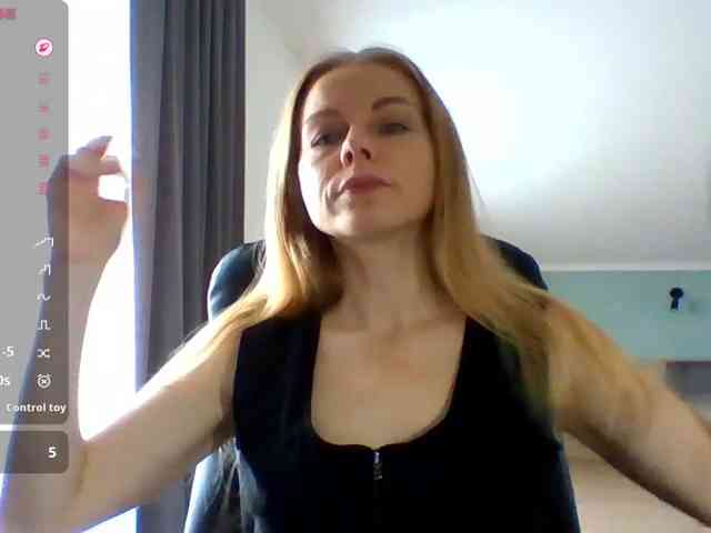BlondaTina webcam