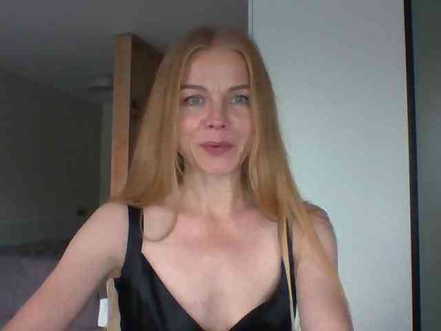 BlondaTina webcam