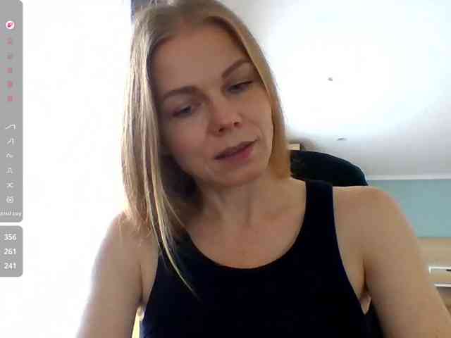 BlondaTina webcam