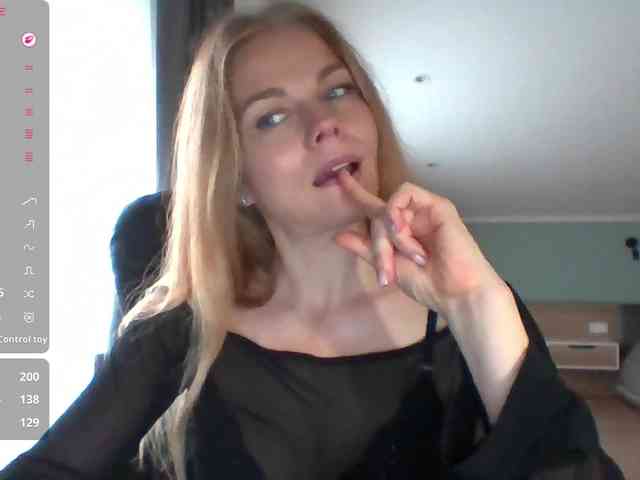 BlondaTina webcam