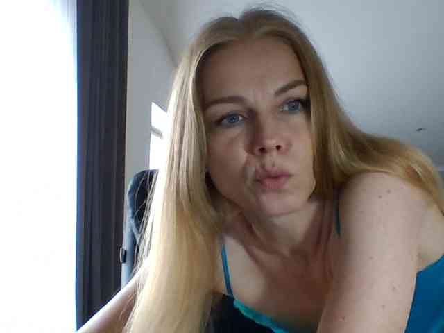 BlondaTina webcam