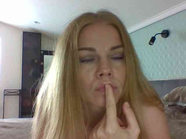 BlondaTina webcam