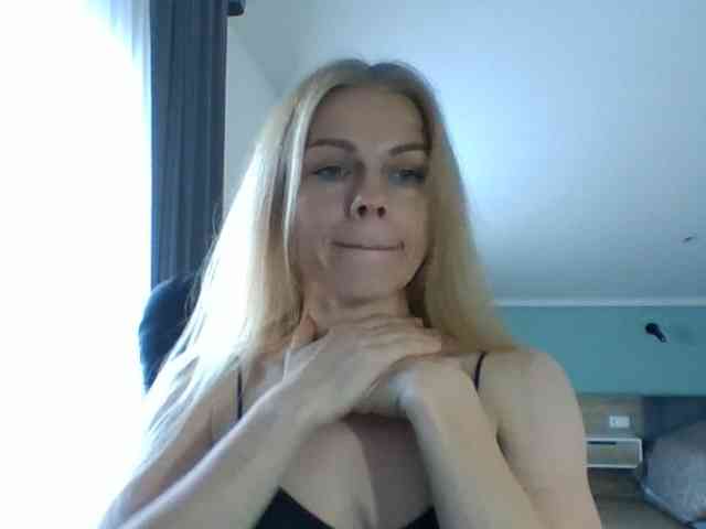 BlondaTina webcam