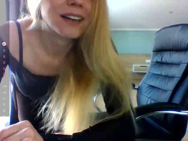 BlondaTina webcam