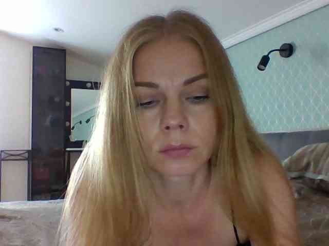 BlondaTina webcam