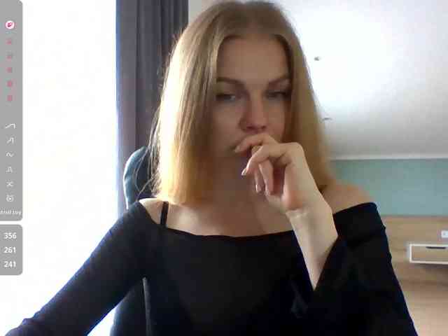 BlondaTina webcam