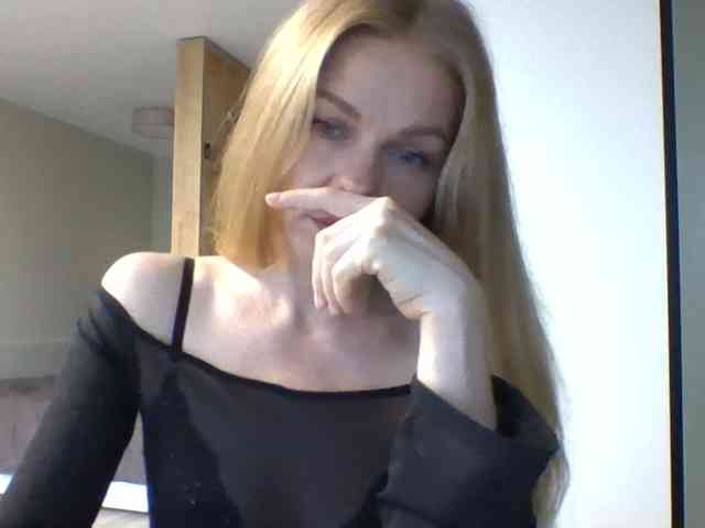 BlondaTina webcam