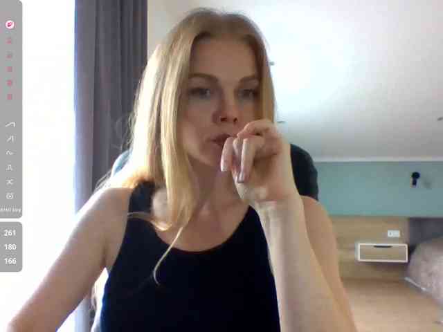 BlondaTina webcam