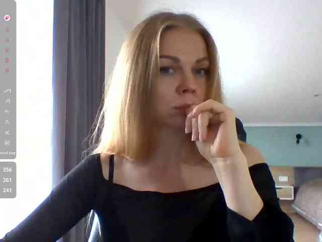 BlondaTina webcam
