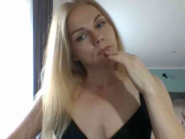 BlondaTina webcam