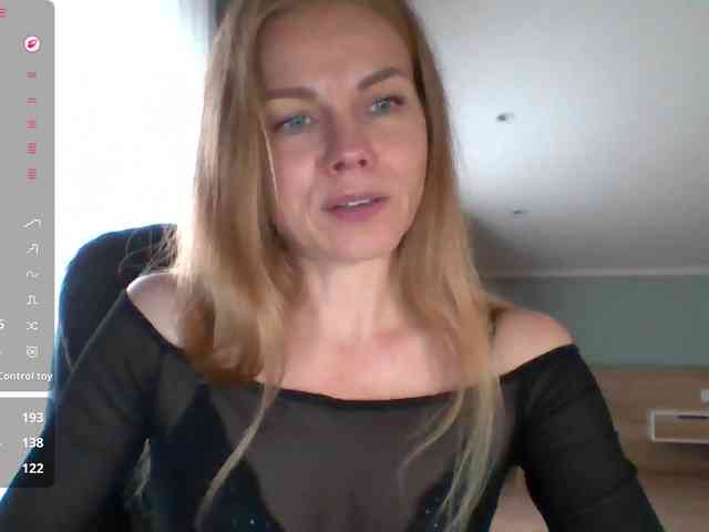 BlondaTina webcam