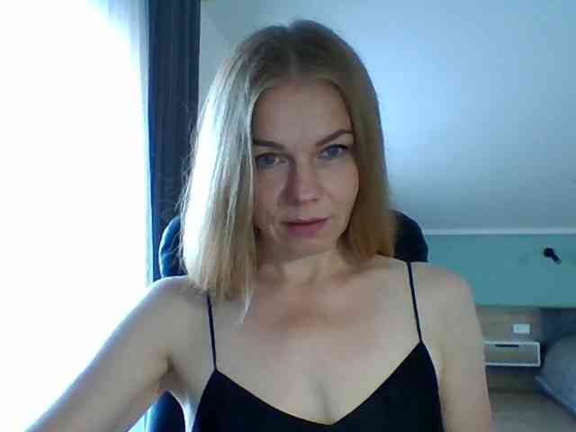 BlondaTina webcam
