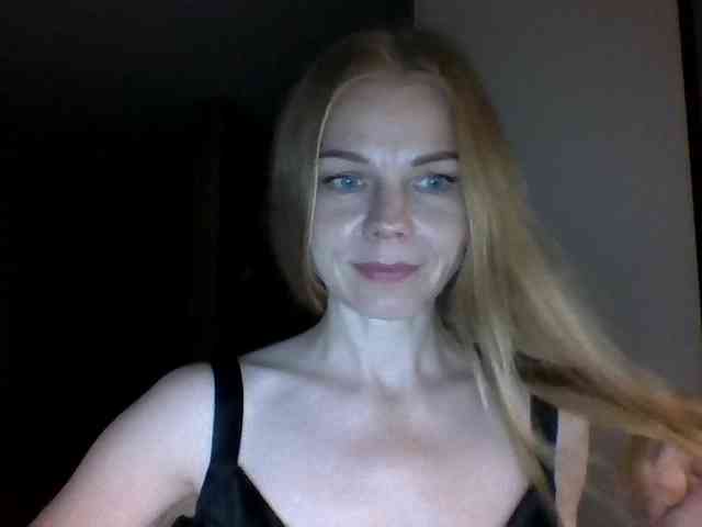 BlondaTina webcam