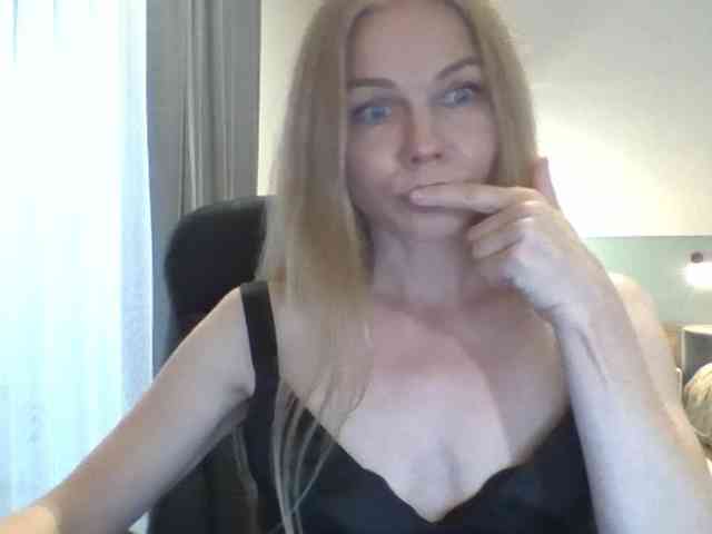 BlondaTina webcam
