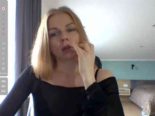 BlondaTina webcam