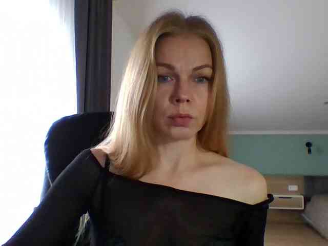 BlondaTina webcam
