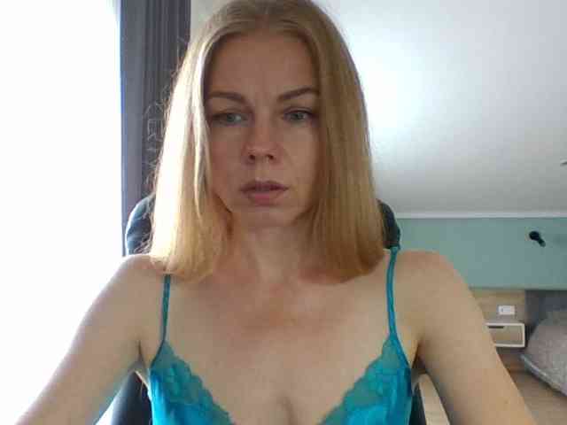 BlondaTina webcam