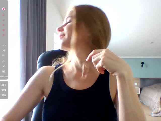 BlondaTina webcam