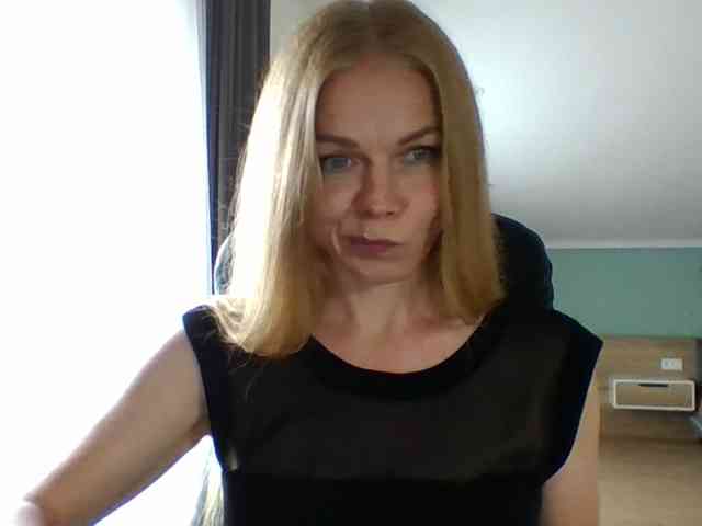 BlondaTina webcam