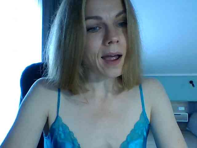 BlondaTina webcam
