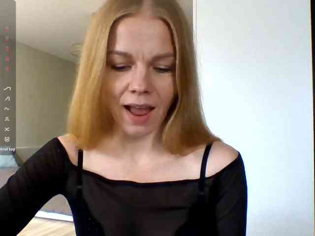 BlondaTina webcam
