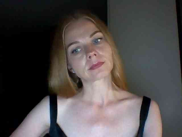 BlondaTina webcam
