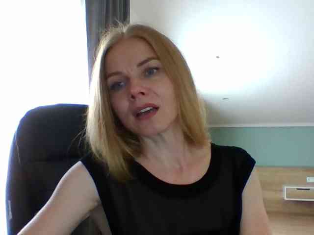 BlondaTina webcam