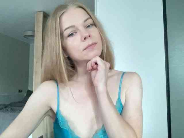 BlondaTina webcam