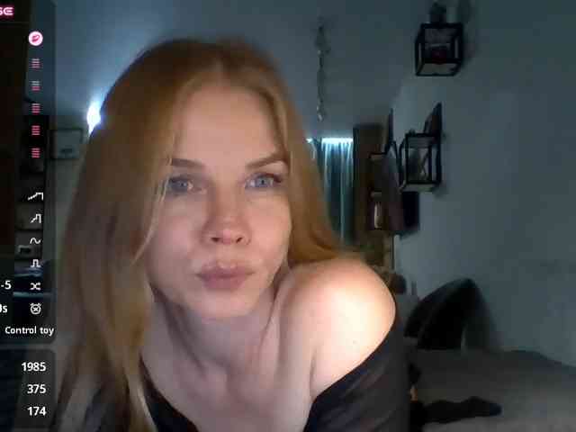 BlondaTina webcam