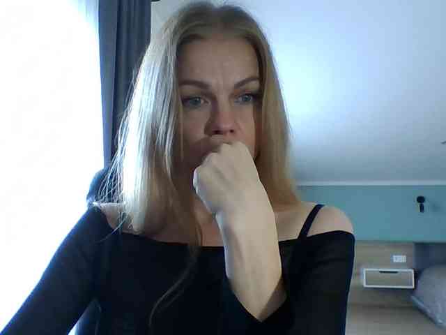 BlondaTina webcam