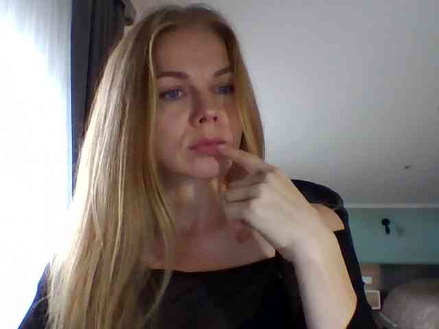 BlondaTina webcam