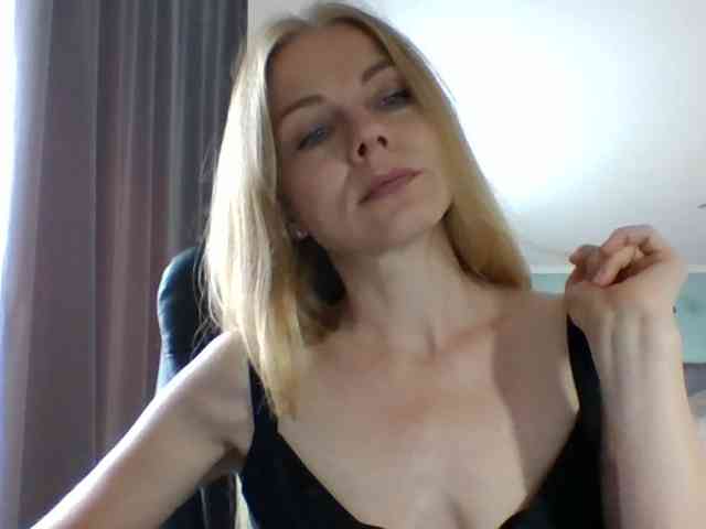 BlondaTina webcam