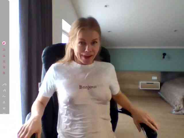 BlondaTina webcam