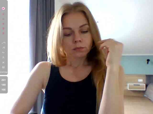 BlondaTina webcam