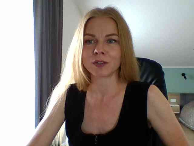 Blondatina's live stream