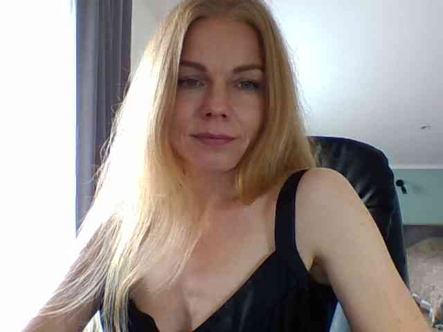 BlondaTina webcam