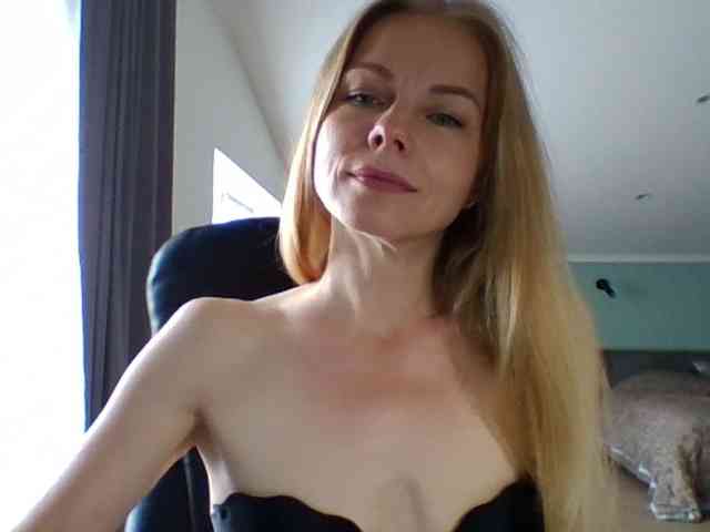 BlondaTina webcam